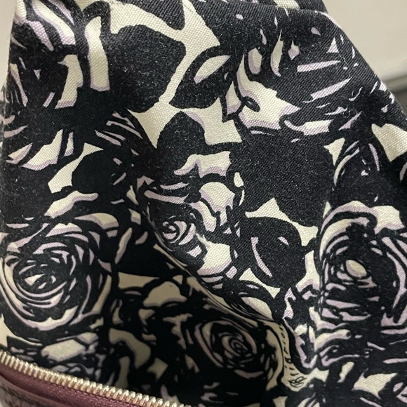 BRIGHTON RAE BURGUNDY PATENT LEATHER SHOULDER BAG - Picture 6 of 11